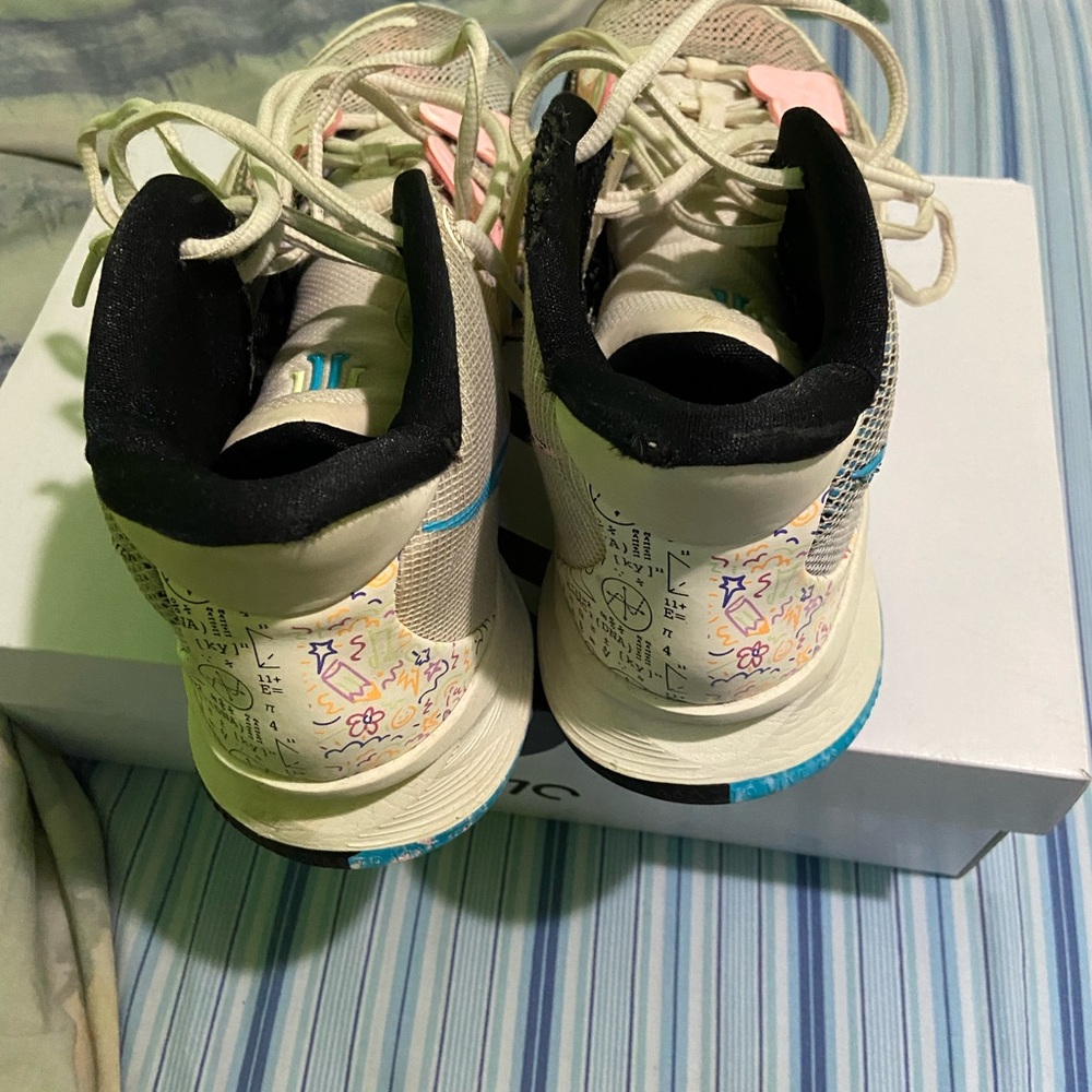 Kyrie 7
